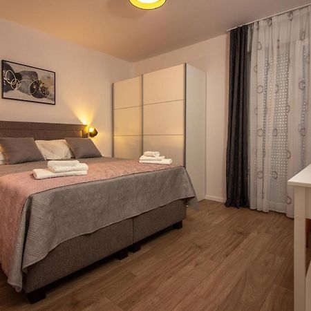 Bura2 , With Private Parking In The Garage Appartement Split Buitenkant foto