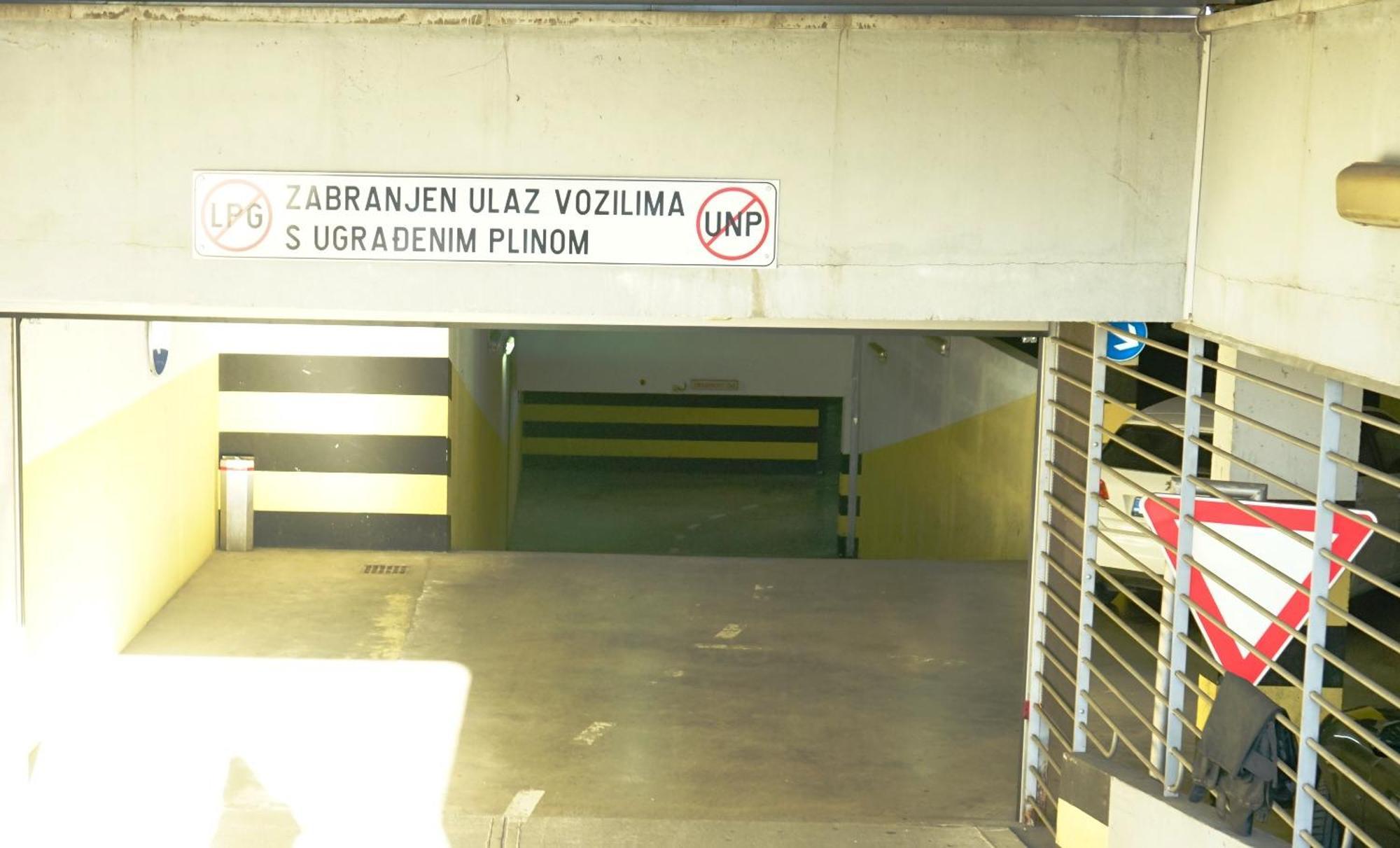 Bura2 , With Private Parking In The Garage Appartement Split Buitenkant foto