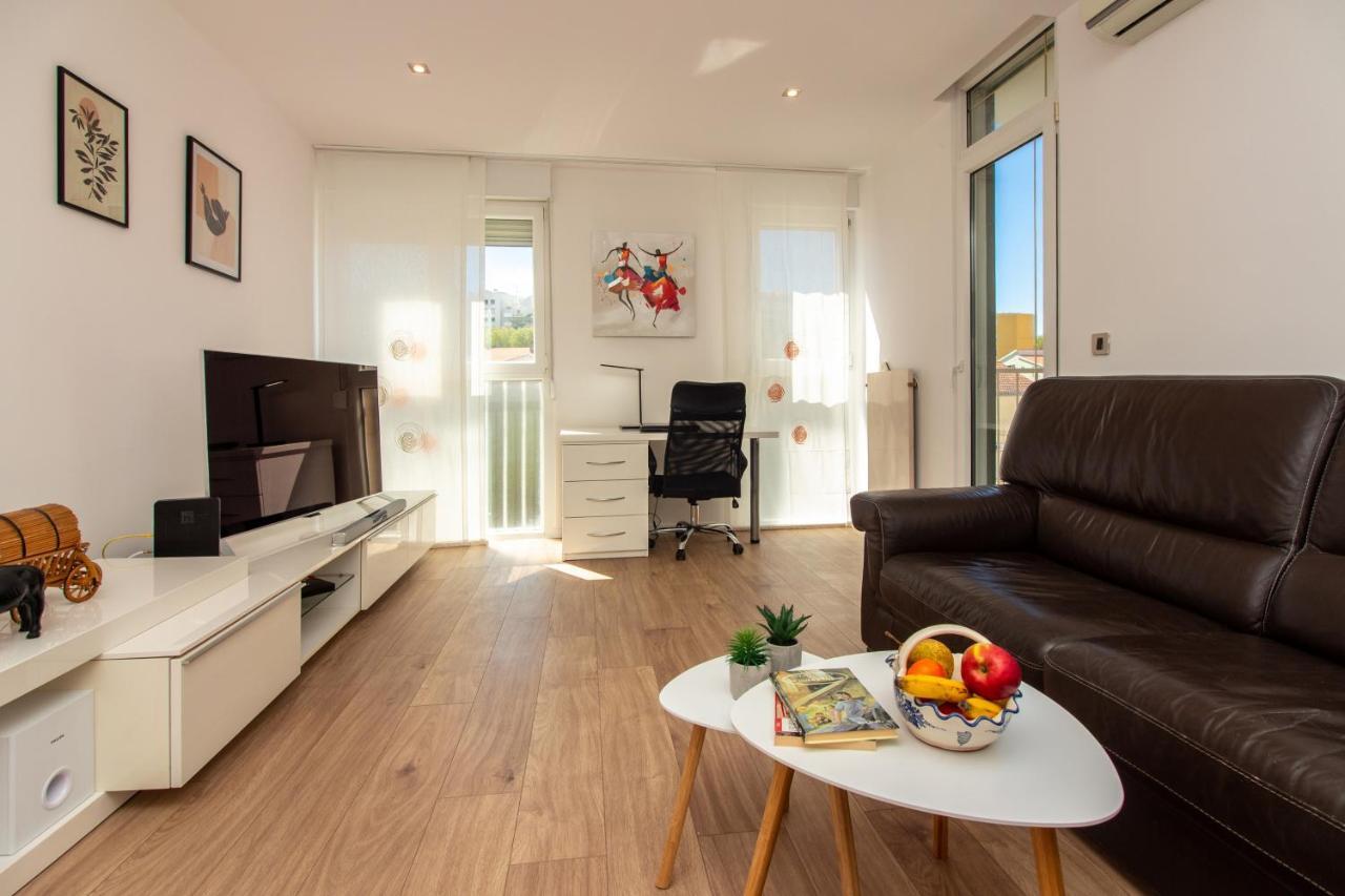 Bura2 , With Private Parking In The Garage Appartement Split Buitenkant foto