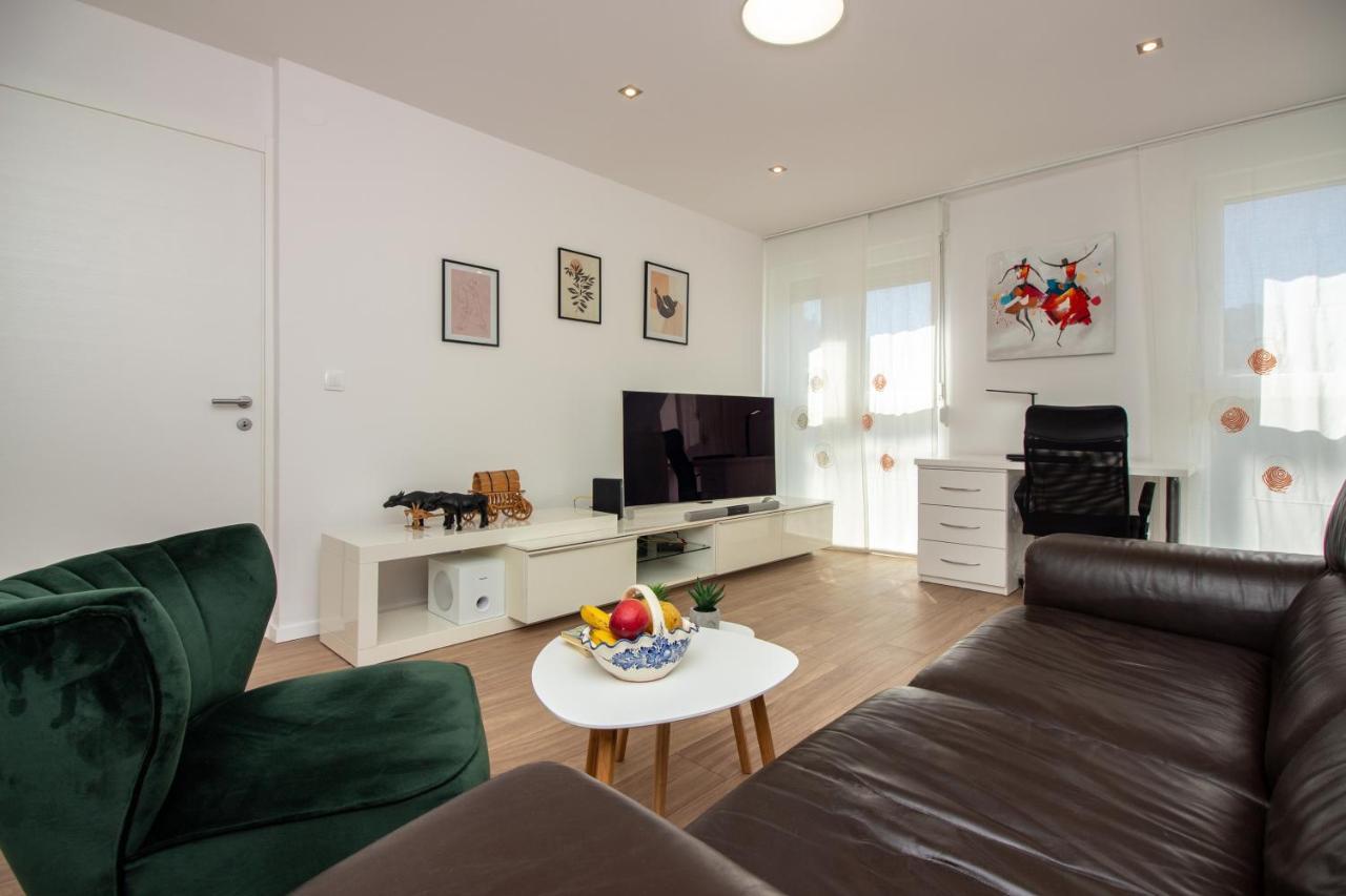Bura2 , With Private Parking In The Garage Appartement Split Buitenkant foto