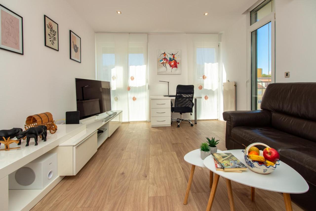 Bura2 , With Private Parking In The Garage Appartement Split Buitenkant foto