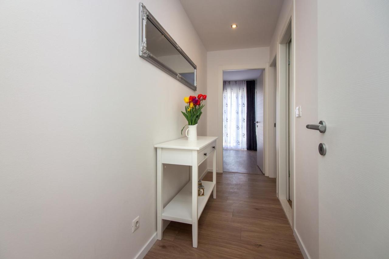 Bura2 , With Private Parking In The Garage Appartement Split Buitenkant foto